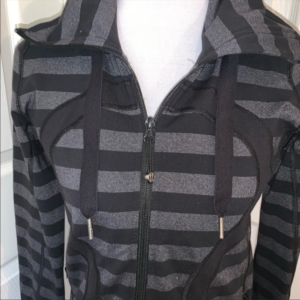 Lululemon gray black macro striped stride jacket 6 - Picture 5 of 8